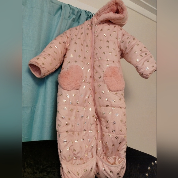 Snowsuit - Picture 1 of 3